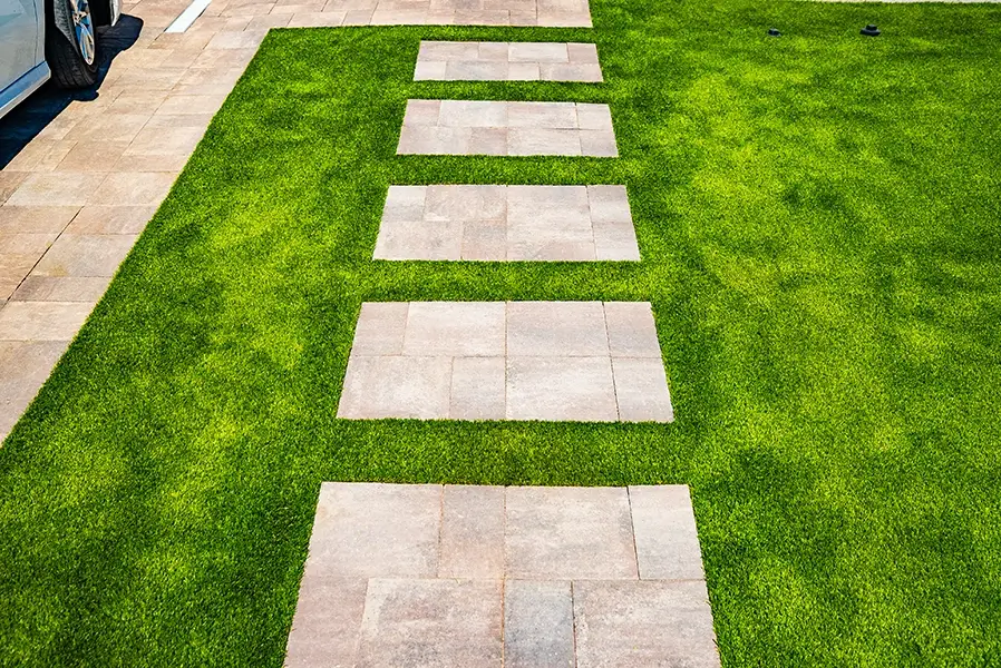 Verde Valley Turf Havasu 102 with pavers