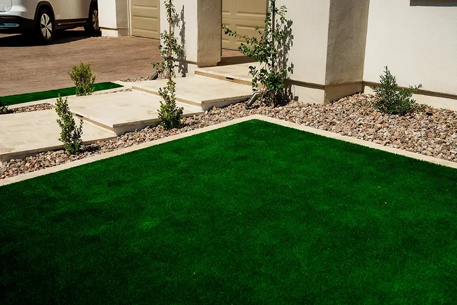 Verde Valley Turf PV-123 paired with Crema 3pc Travertine