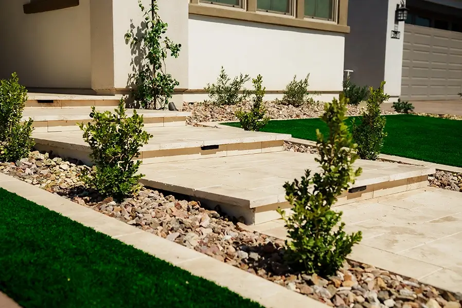 Verde Valley Turf PV-123 paired with Crema 3pc Travertine